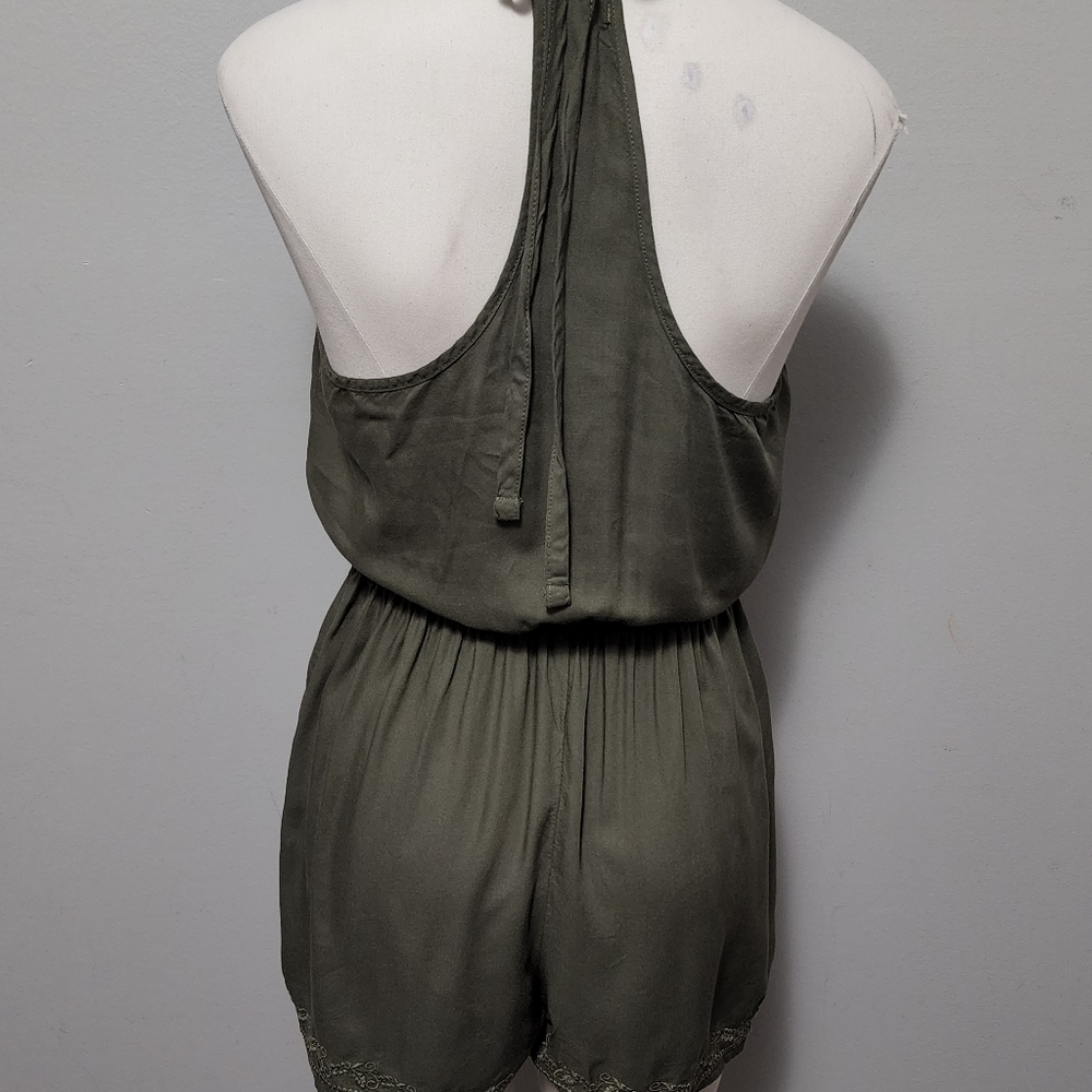 Hollister olive embroidered t-back high neck romper size medium - Picture 5 of 7